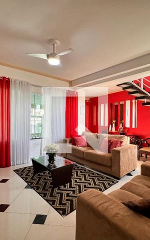 Casa à venda com 270m², 3 quartos e 2 vagas Casa à venda com 270m², 3 quartos e 2 vagasSala