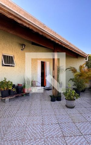 Casa à venda com 270m², 3 quartos e 2 vagas Casa à venda com 270m², 3 quartos e 2 vagasVaranda