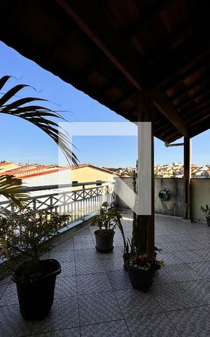 Casa à venda com 270m², 3 quartos e 2 vagas Casa à venda com 270m², 3 quartos e 2 vagasVaranda