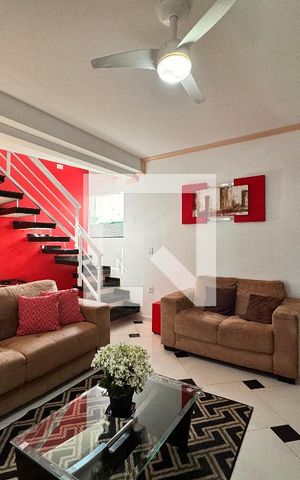 Casa à venda com 270m², 3 quartos e 2 vagas Casa à venda com 270m², 3 quartos e 2 vagasSala
