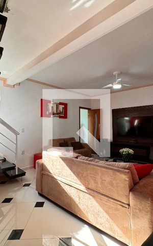 Casa à venda com 270m², 3 quartos e 2 vagas Casa à venda com 270m², 3 quartos e 2 vagasSala