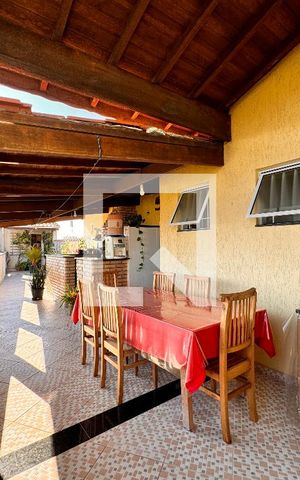 Casa à venda com 270m², 3 quartos e 2 vagas Casa à venda com 270m², 3 quartos e 2 vagasVaranda gourmet