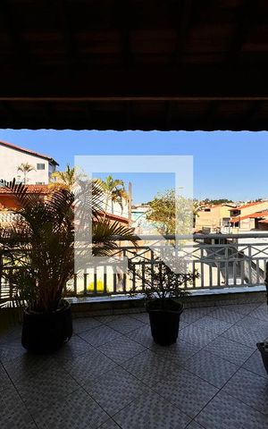 Casa à venda com 270m², 3 quartos e 2 vagas Casa à venda com 270m², 3 quartos e 2 vagasVaranda