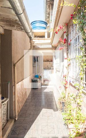 Casa à venda com 300m², 5 quartos e 3 vagas Casa à venda com 300m², 5 quartos e 3 vagasCorredor