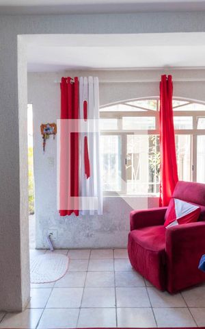 Casa à venda com 300m², 5 quartos e 3 vagas Casa à venda com 300m², 5 quartos e 3 vagasSala