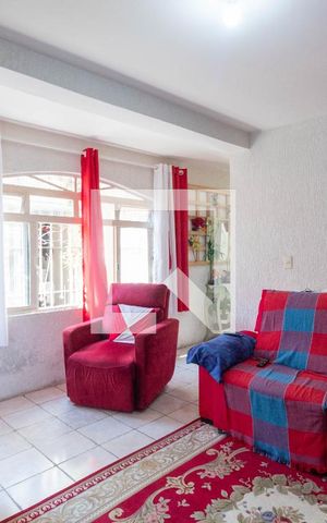 Casa à venda com 300m², 5 quartos e 3 vagas Casa à venda com 300m², 5 quartos e 3 vagasSala