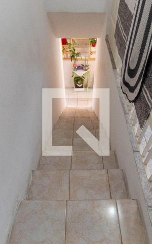 Casa à venda com 300m², 5 quartos e 3 vagas Casa à venda com 300m², 5 quartos e 3 vagasEscada