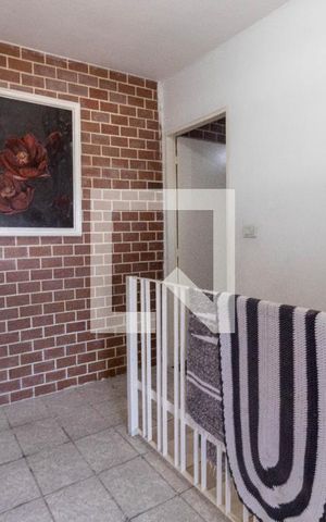 Casa à venda com 300m², 5 quartos e 3 vagas Casa à venda com 300m², 5 quartos e 3 vagasCorredor