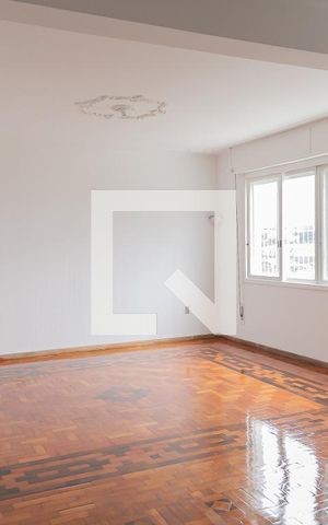 Casa à venda com 380m², 5 quartos e 6 vagas Casa à venda com 380m², 5 quartos e 6 vagasSala
