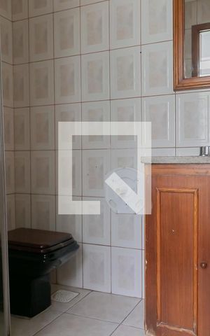 Casa à venda com 380m², 5 quartos e 6 vagas Casa à venda com 380m², 5 quartos e 6 vagasBanheiro 2