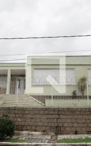 Casa à venda com 380m², 5 quartos e 6 vagas Casa à venda com 380m², 5 quartos e 6 vagasFachada