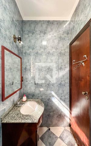 Casa à venda com 251m², 3 quartos e 4 vagas Casa à venda com 251m², 3 quartos e 4 vagasBanheiro
