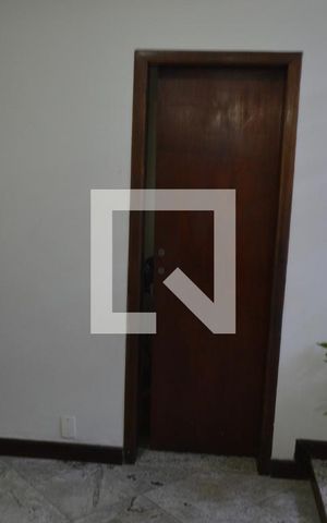 Casa de condomínio à venda com 150m², 3 quartos e 4 vagas Casa de condomínio à venda com 150m², 3 quartos e 4 vagasEscritório