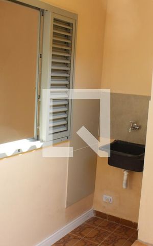 Casa para alugar com 75m², 1 quarto e 1 vagaÁrea de Serviço