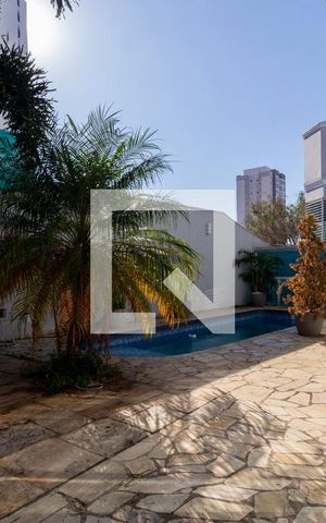 Casa à venda com 500m², 4 quartos e 2 vagas Casa à venda com 500m², 4 quartos e 2 vagasPiscina