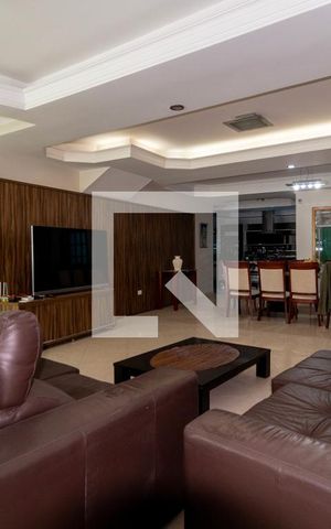 Casa à venda com 500m², 4 quartos e 2 vagas Casa à venda com 500m², 4 quartos e 2 vagasSala de Estar
