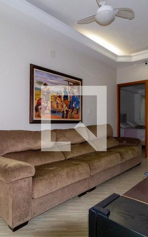 Casa à venda com 500m², 4 quartos e 2 vagas Casa à venda com 500m², 4 quartos e 2 vagasSala de TV