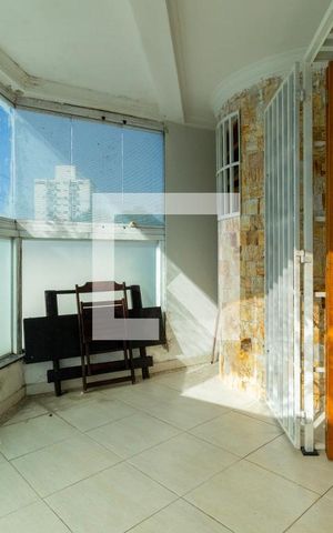 Casa à venda com 500m², 4 quartos e 2 vagas Casa à venda com 500m², 4 quartos e 2 vagasVaranda - Suíte 2 e 3