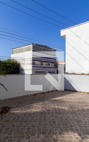 Casa à venda com 500m², 4 quartos e 2 vagas Casa à venda com 500m², 4 quartos e 2 vagasVaranda