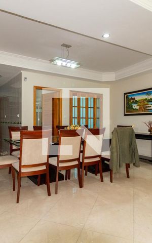 Casa à venda com 500m², 4 quartos e 2 vagas Casa à venda com 500m², 4 quartos e 2 vagasSala de Jantar