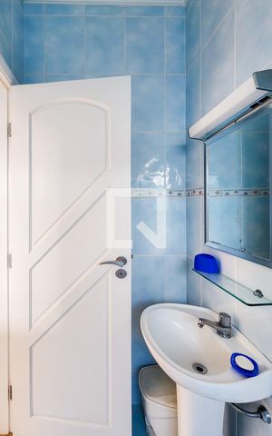 Casa de condomínio para alugar com 327m², 4 quartos e 4 vagasBanheiro