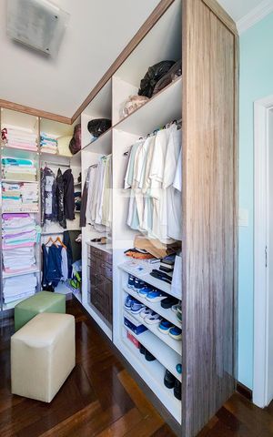 Casa de condomínio para alugar com 327m², 4 quartos e 4 vagasCloset da suíte 3