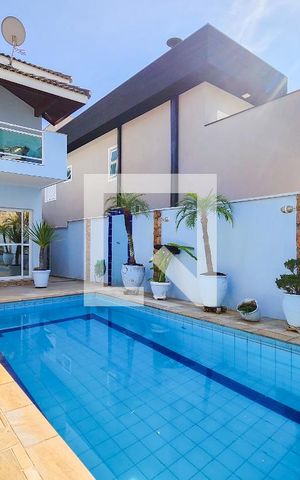 Casa de condomínio para alugar com 327m², 4 quartos e 4 vagasPiscina