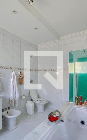 Casa de condomínio para alugar com 327m², 4 quartos e 4 vagasBanheiro da Suíte 3
