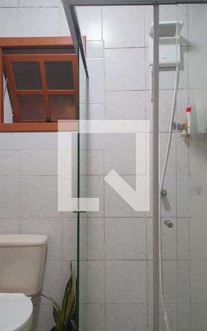 Casa à venda com 303m², 5 quartos e 3 vagasBanheiro 2