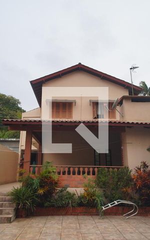 Casa à venda com 303m², 5 quartos e 3 vagasÁrea externa