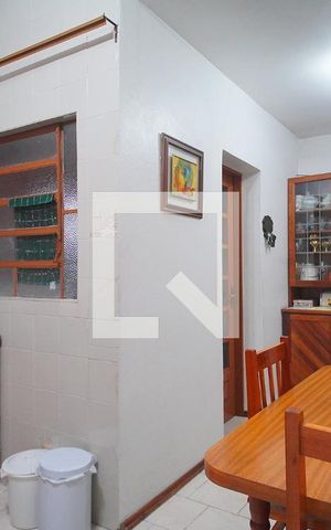 Casa à venda com 303m², 5 quartos e 3 vagascozinha 2