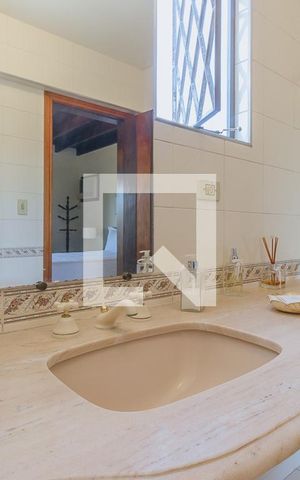 Casa de condomínio para alugar com 580m², 6 quartos e 4 vagas Casa de condomínio para alugar com 580m², 6 quartos e 4 vagasSuíte 1 banheiro