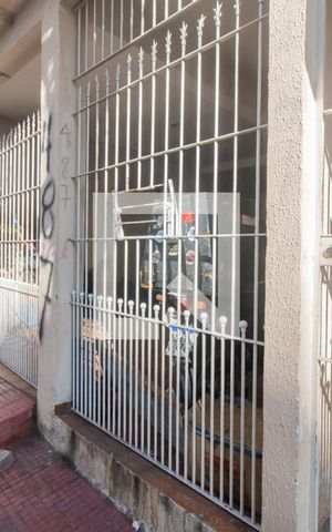 Casa à venda com 300m², 2 quartos e 2 vagas Casa à venda com 300m², 2 quartos e 2 vagasFachada