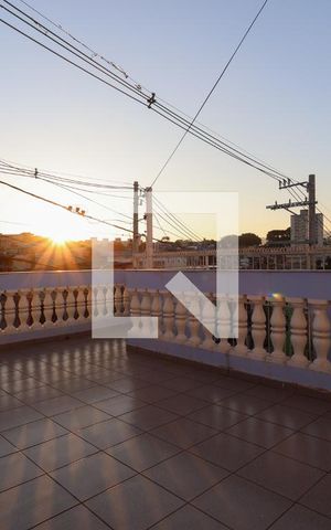 Casa à venda com 500m², 3 quartos e 4 vagas Casa à venda com 500m², 3 quartos e 4 vagasVaranda da sala