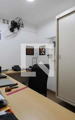 Casa à venda com 500m², 3 quartos e 4 vagas Casa à venda com 500m², 3 quartos e 4 vagasEscritório