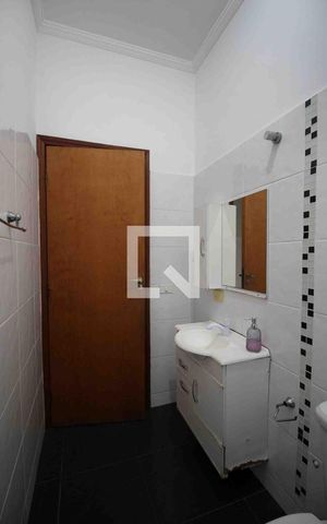Casa para alugar com 186m², 4 quartos e 2 vagasBanheiro 1
