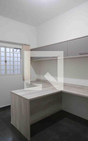 Casa para alugar com 186m², 4 quartos e 2 vagasEscritório