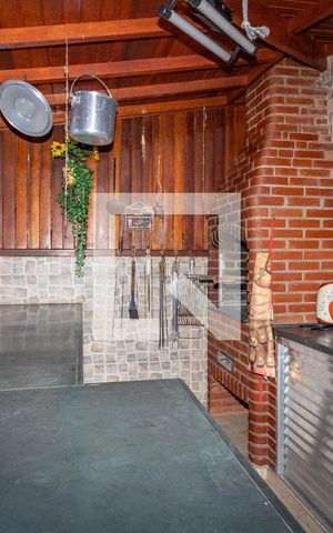 Casa de condomínio à venda com 192m², 3 quartos e 4 vagas Casa de condomínio à venda com 192m², 3 quartos e 4 vagasÁrea Externa