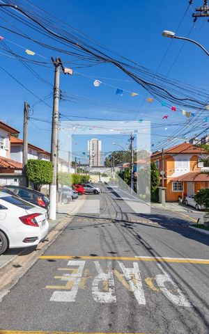 Casa de condomínio à venda com 192m², 3 quartos e 4 vagas Casa de condomínio à venda com 192m², 3 quartos e 4 vagasVista da Rua