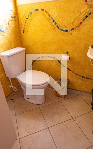 Casa de condomínio à venda com 192m², 3 quartos e 4 vagasBanheiro de Serviço