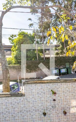 Casa de condomínio à venda com 192m², 3 quartos e 4 vagas Casa de condomínio à venda com 192m², 3 quartos e 4 vagasVista