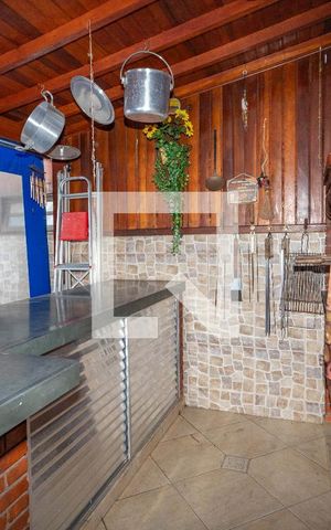 Casa de condomínio à venda com 192m², 3 quartos e 4 vagas Casa de condomínio à venda com 192m², 3 quartos e 4 vagasÁrea Externa