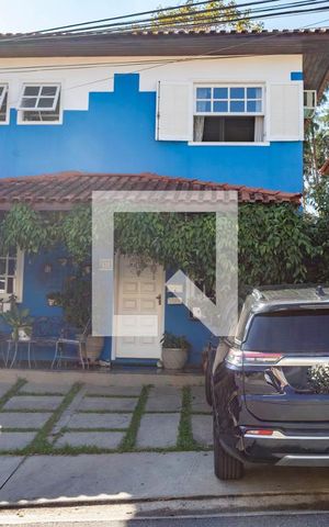 Casa de condomínio à venda com 192m², 3 quartos e 4 vagas Casa de condomínio à venda com 192m², 3 quartos e 4 vagasFachada