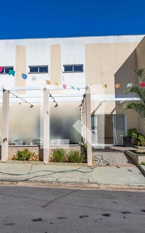 Casa de condomínio à venda com 192m², 3 quartos e 4 vagas Casa de condomínio à venda com 192m², 3 quartos e 4 vagasFachada