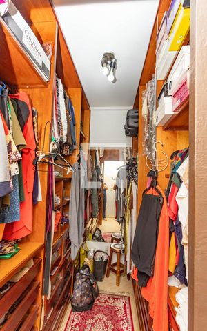 Casa de condomínio à venda com 192m², 3 quartos e 4 vagas Casa de condomínio à venda com 192m², 3 quartos e 4 vagasCloset