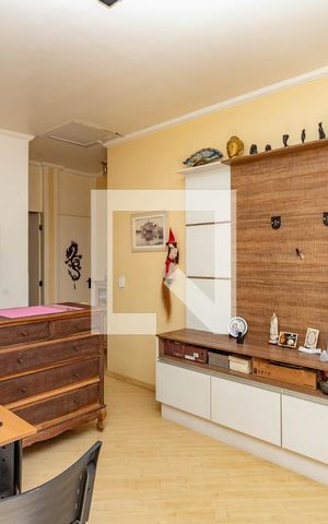 Casa de condomínio à venda com 192m², 3 quartos e 4 vagas Casa de condomínio à venda com 192m², 3 quartos e 4 vagasAteliê / Sala reversível
