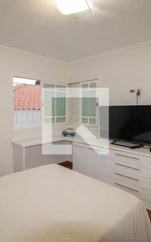 Casa à venda com 380m², 5 quartos e 5 vagas Casa à venda com 380m², 5 quartos e 5 vagasQuarto 4