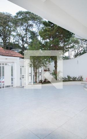 Casa à venda com 380m², 5 quartos e 5 vagas Casa à venda com 380m², 5 quartos e 5 vagasGaragem
