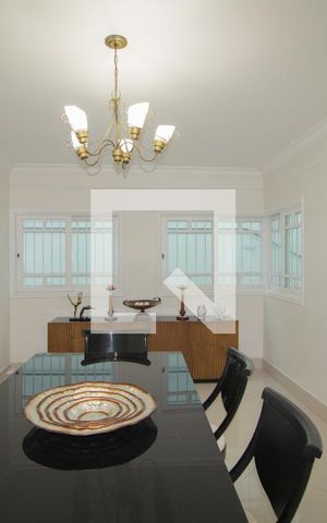 Casa à venda com 380m², 5 quartos e 5 vagas Casa à venda com 380m², 5 quartos e 5 vagasSala de Jantar