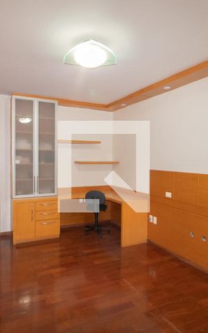 Casa à venda com 380m², 5 quartos e 5 vagas Casa à venda com 380m², 5 quartos e 5 vagasSuite 3